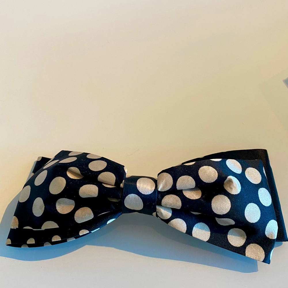 Clip Paris silk polka dot bow 🖤🤍
